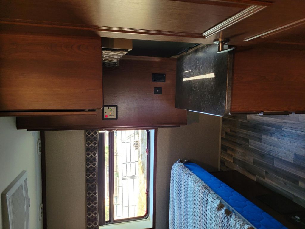 2017 Dynamax Isata 5 36DSD - National Vehicle