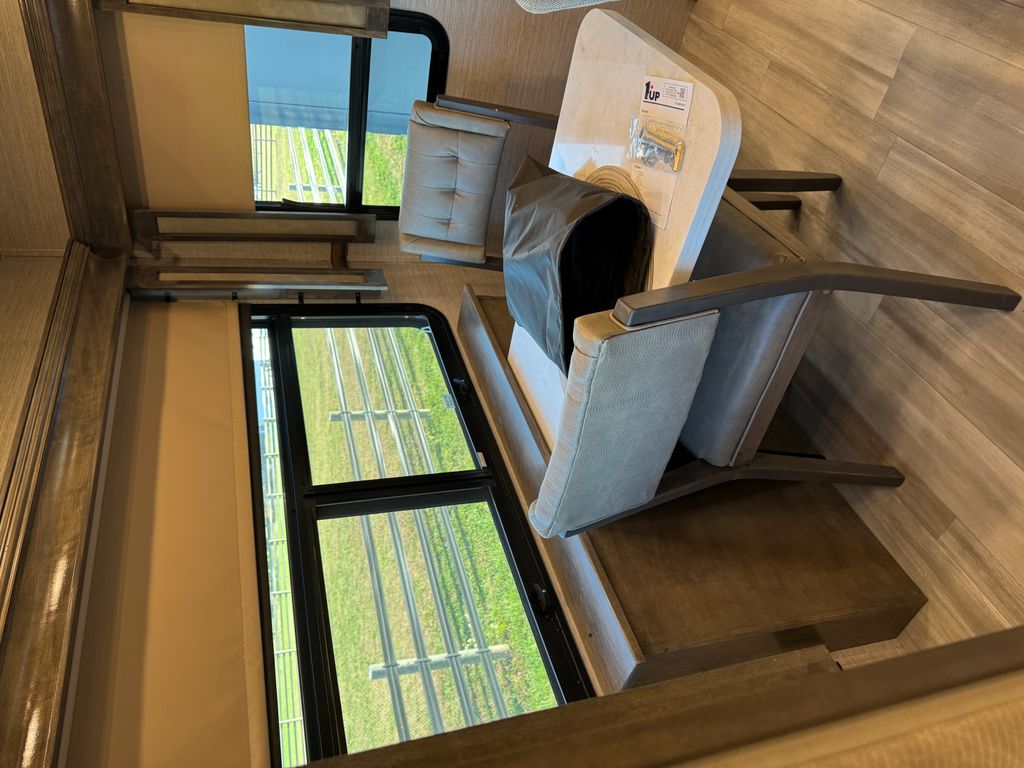2022 Vanleigh Beacon 41LKB - National Vehicle