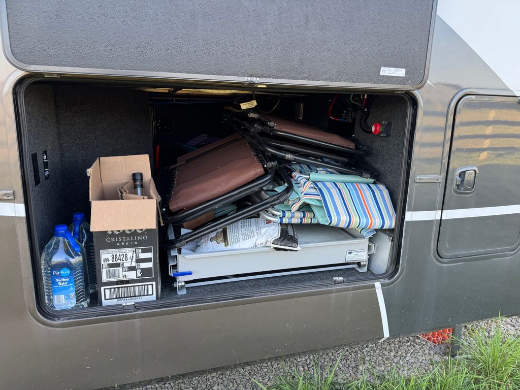 2022 Vanleigh Beacon 41LKB - National Vehicle