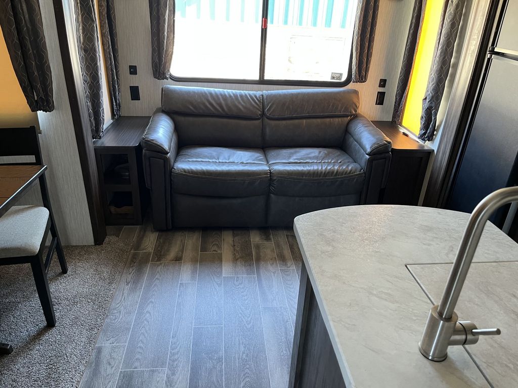 ¥8450→¥6500☆レア☆シャーロットオリンピア キャンドル ネコのみ 2019 Forest River Cherokee Arctic Wolf 295QSL8 - National Vehicle