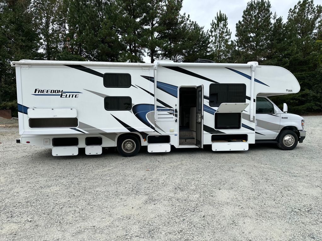 2022 Thor Motor Coach Freedom Elite 30FE - National Vehicle