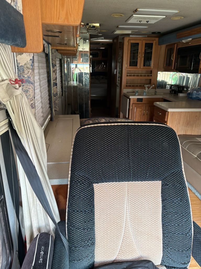 1999 National RV Tradewinds 7372 - National Vehicle