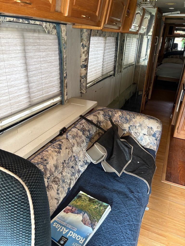 1999 National RV Tradewinds 7372 - National Vehicle