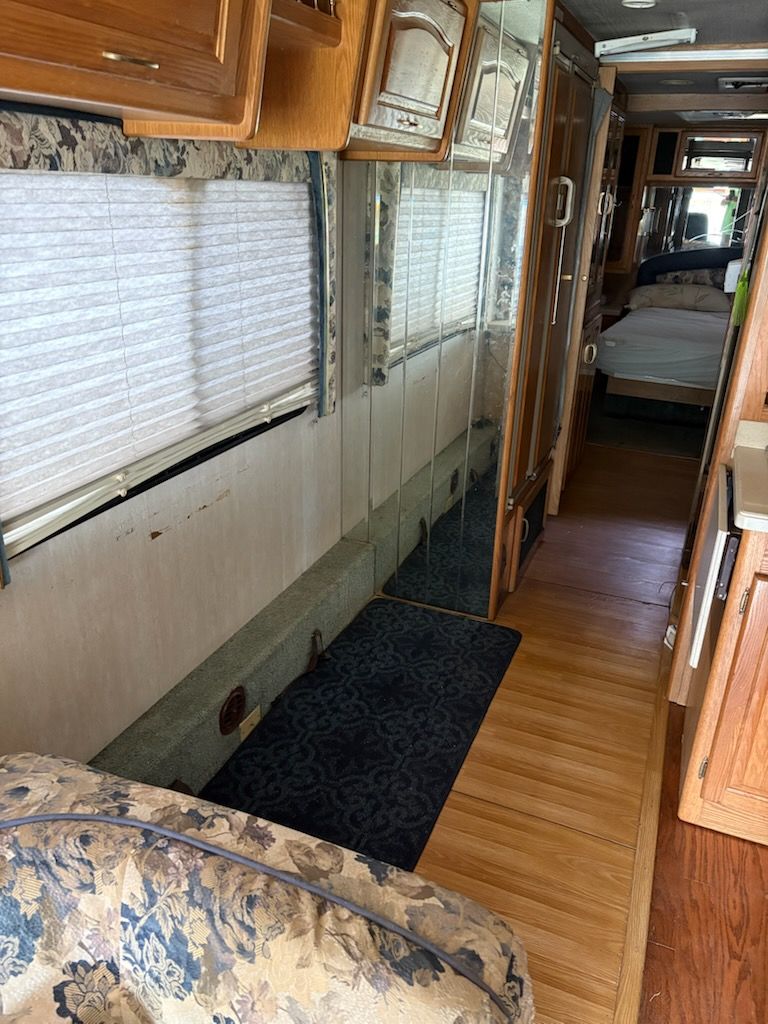1999 National RV Tradewinds 7372 - National Vehicle