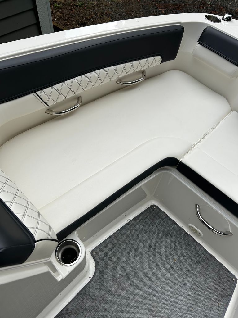 2020 Bayliner Deck Boat DX2200 - National Vehicle