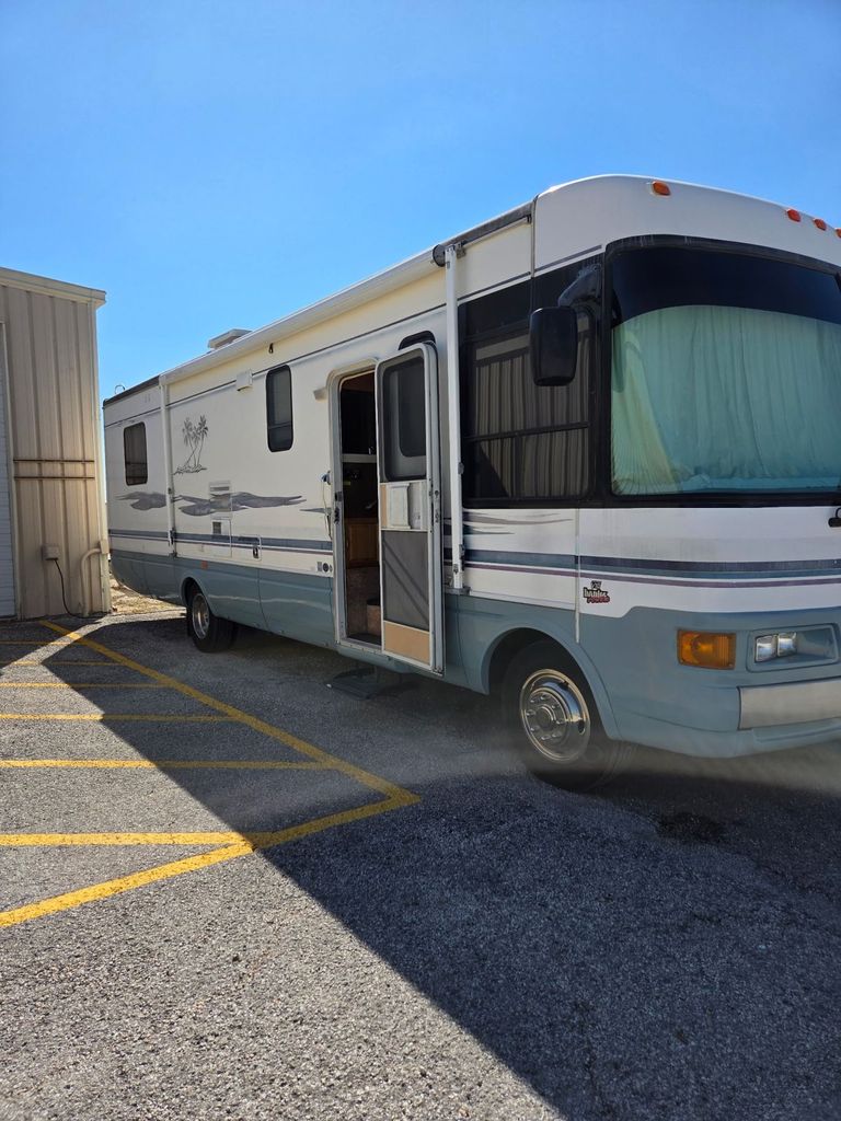 1999 National RV Tropical 6330 - National Vehicle