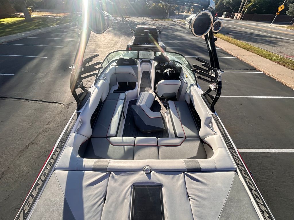 2016 Moomba Mojo Surf Edition - National Vehicle