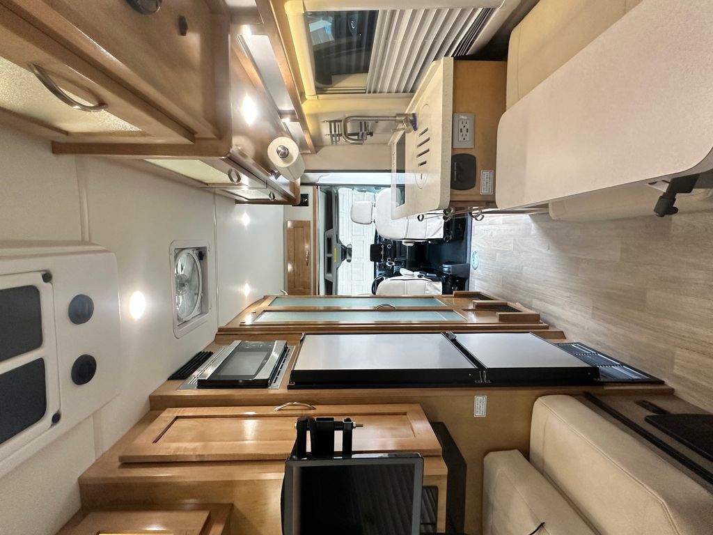 のん 2022 Coachmen Beyond 22C AWD - National Vehicle