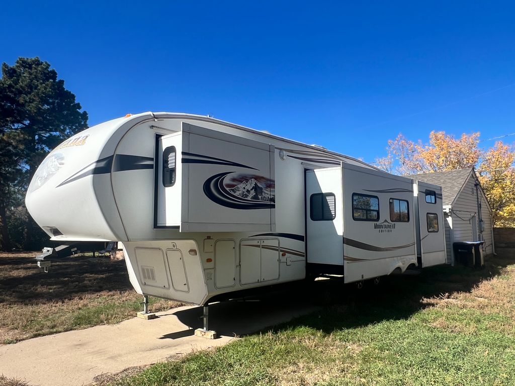 トラベル 2011 Keystone Montana Mountaineer 345DBQ - National Vehicle