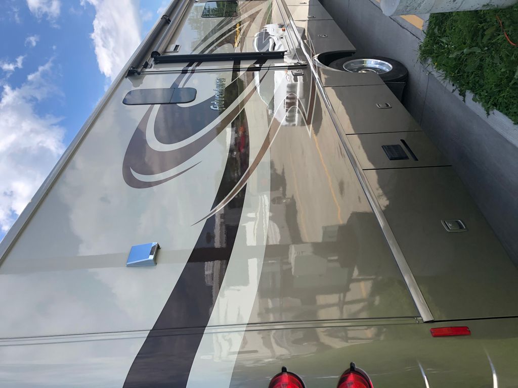コロンバス 2015 Winnebago Adventurer 38Q - National Vehicle