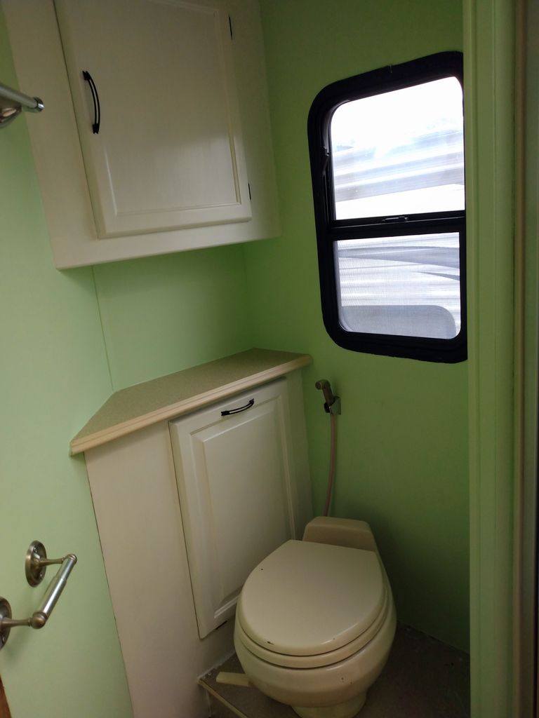2007 National RV Tropical T330 - National Vehicle