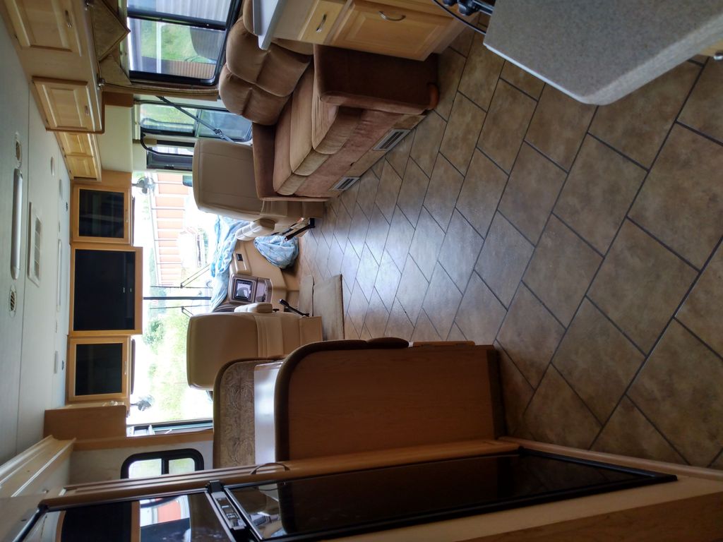 2007 National RV Tropical T330 - National Vehicle