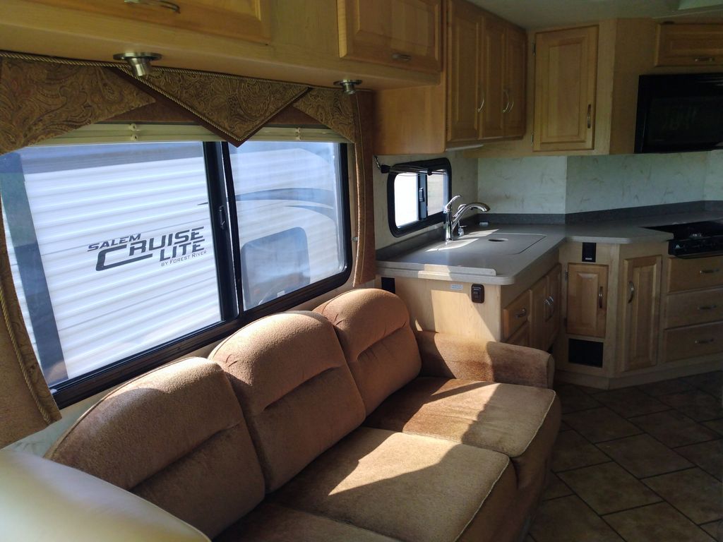 2007 National RV Tropical T330 - National Vehicle