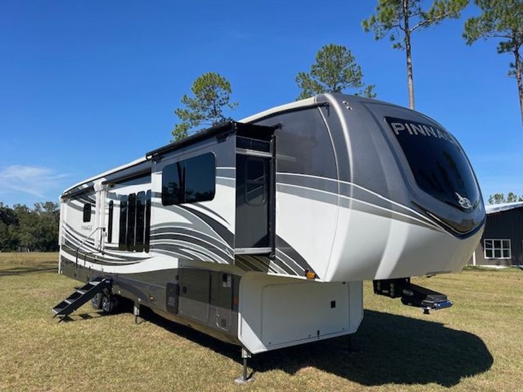 2023 Jayco Pinnacle 38FLGS - National Vehicle