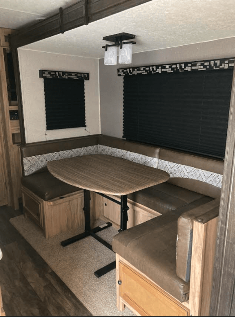 え 2019 Coachmen Freedom Express Ultra Lite 248RBS - National Vehicle