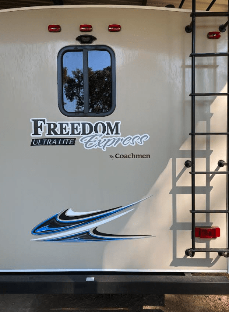 え 2019 Coachmen Freedom Express Ultra Lite 248RBS - National Vehicle