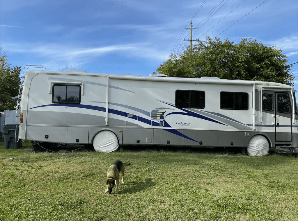 2000 Holiday Rambler Endeavor 38CDD - National Vehicle