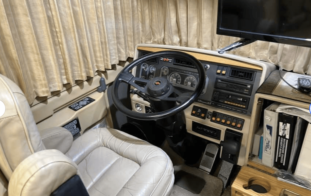 1993 Fleetwood American Eagle 38A - National Vehicle