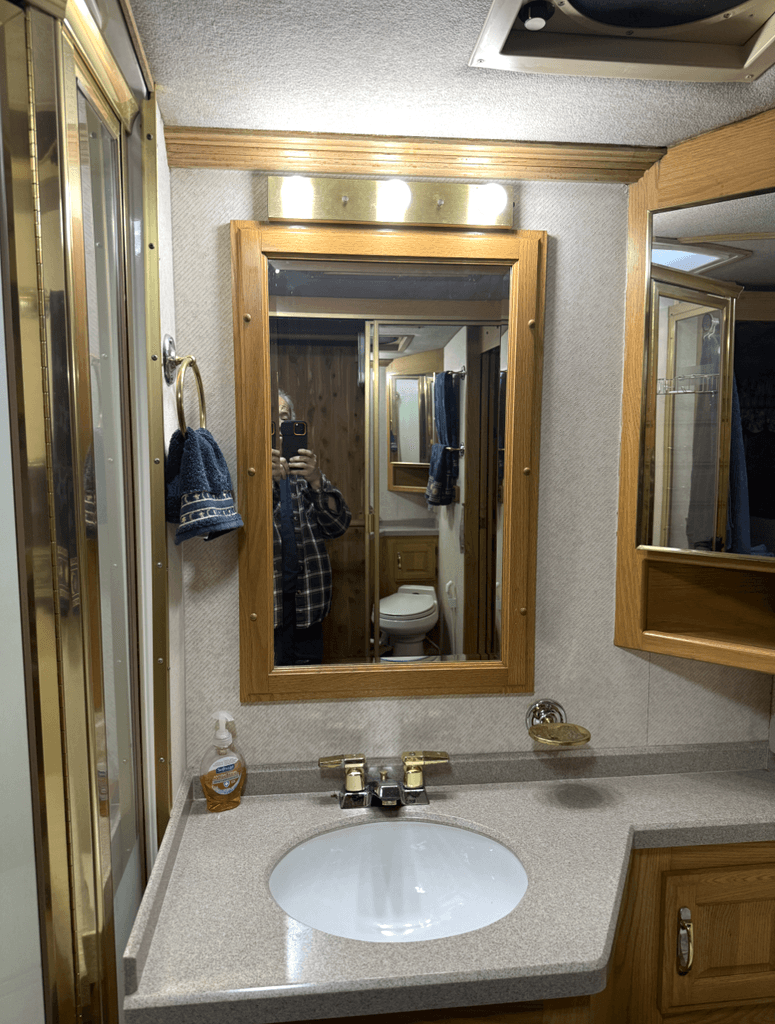 キャビネット 1993 Fleetwood American Eagle 38A - National Vehicle