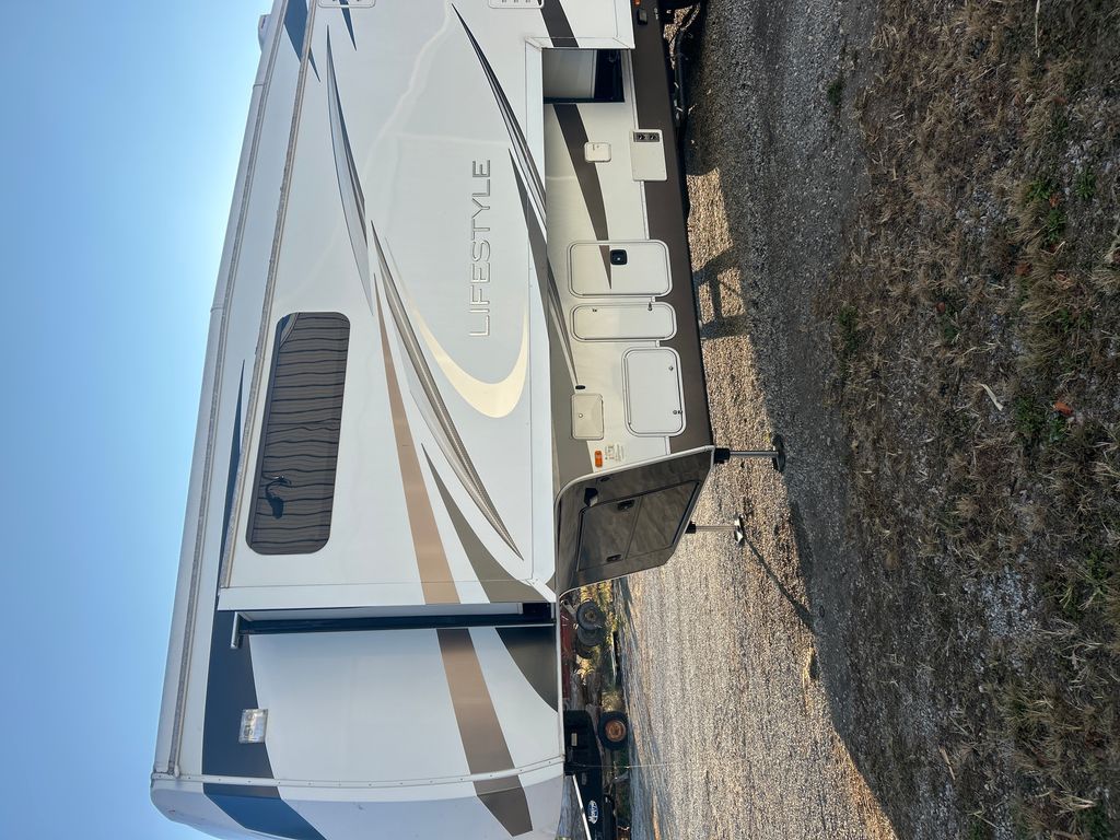 専用 150×2 2013 Lifestyle Luxury 5th Wheel 37CKSL - National Vehicle