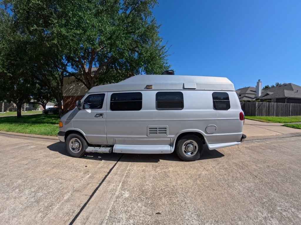 2000 Roadtrek Versatile 190 - National Vehicle