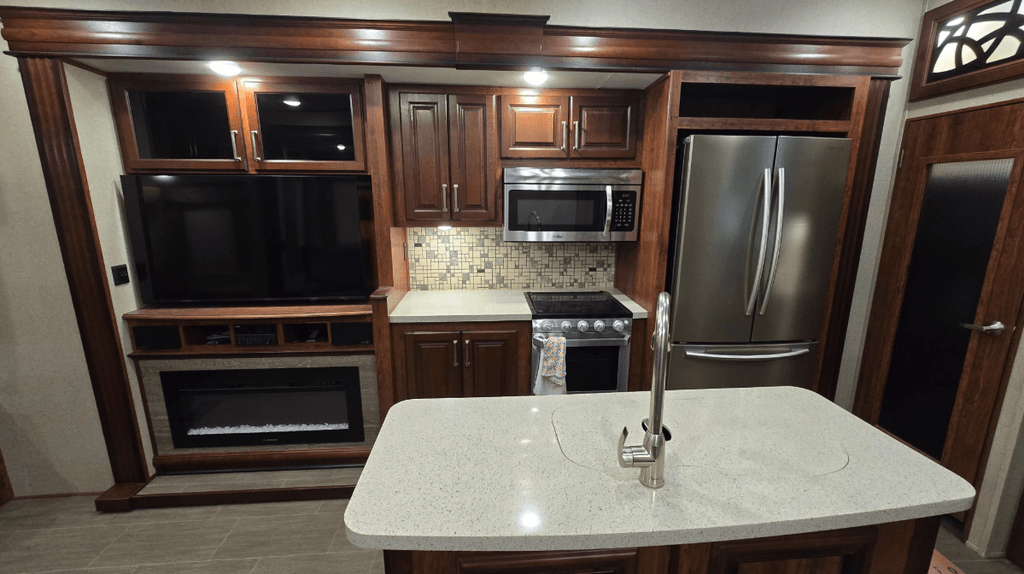 2018 Keystone Avalanche 321RE - National Vehicle
