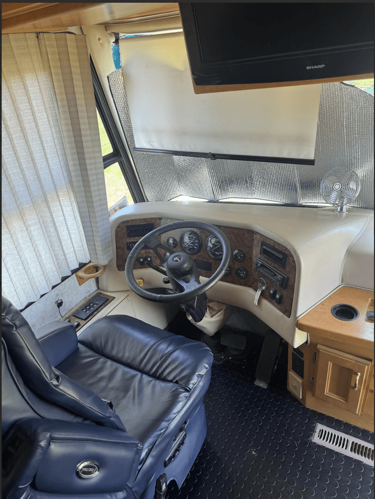 2000 Safari Zanzibar 3896 - National Vehicle