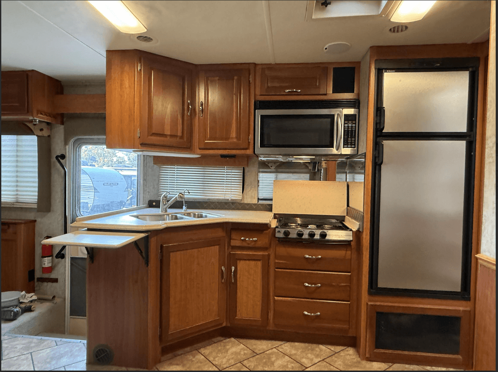 2006 National RV Dolphin 5320 - National Vehicle