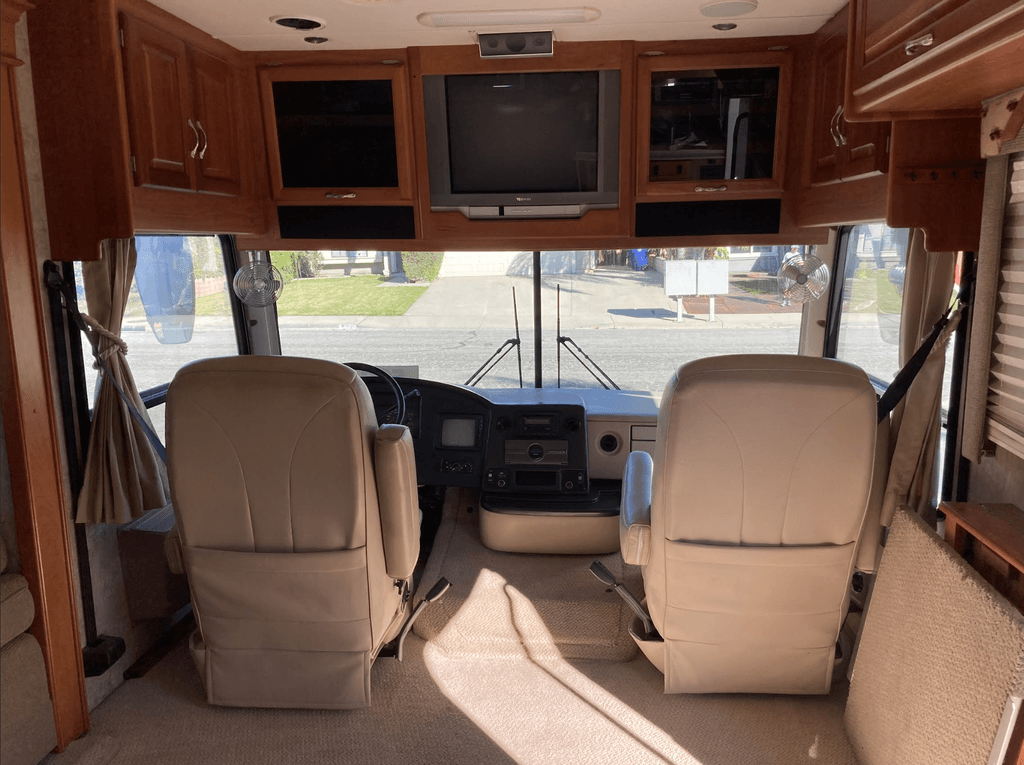 2006 National RV Dolphin 5320 - National Vehicle