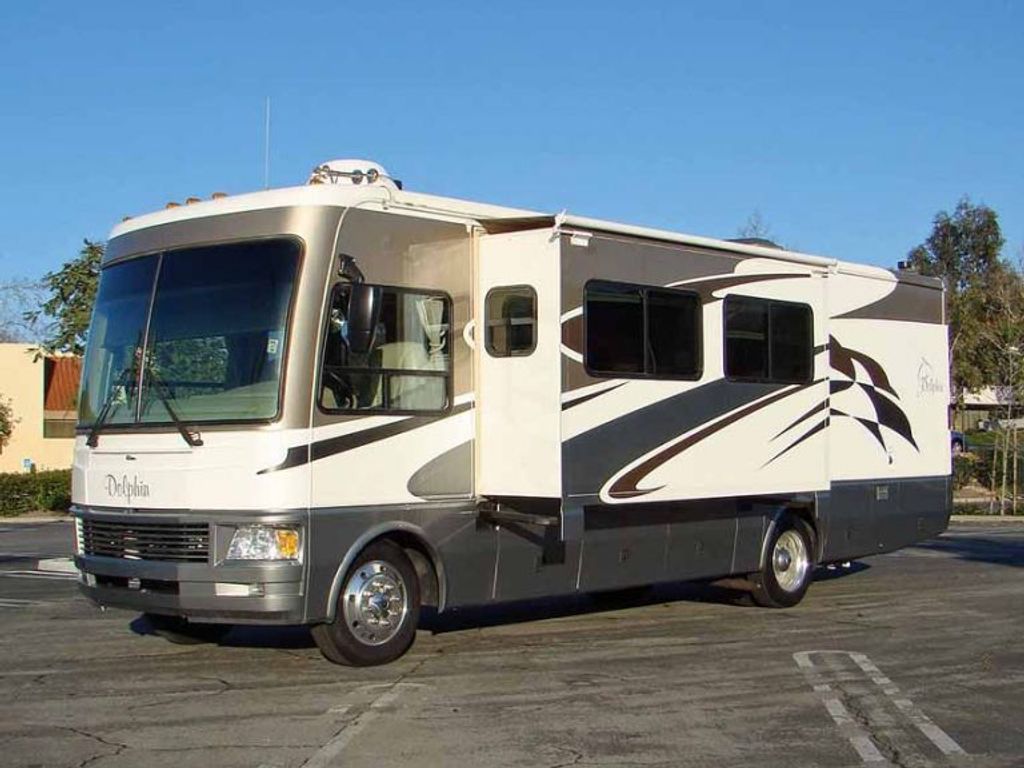 2006 National RV Dolphin 5320 - National Vehicle