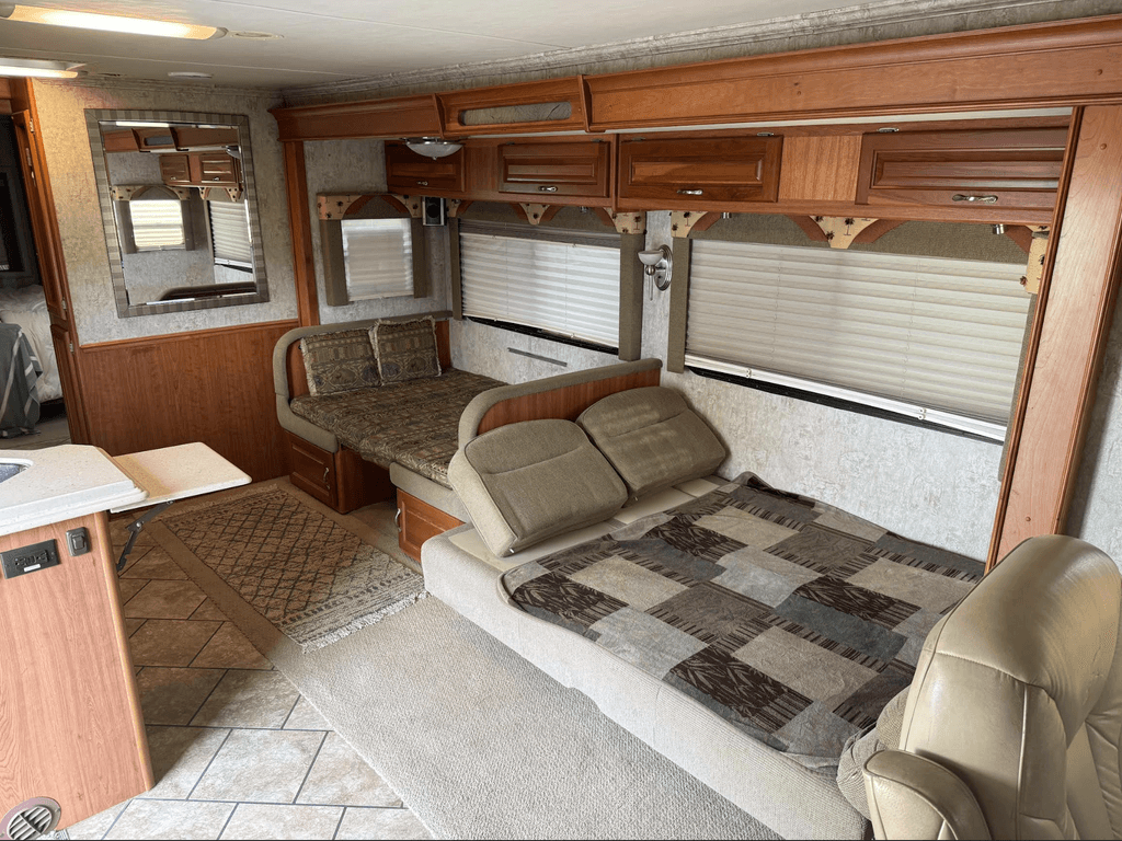 2006 National RV Dolphin 5320 - National Vehicle