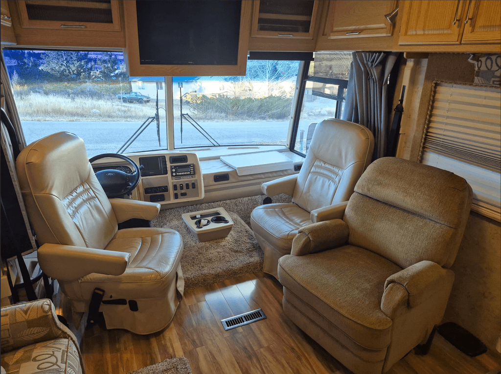 2006 Winnebago Adventurer 33V - National Vehicle