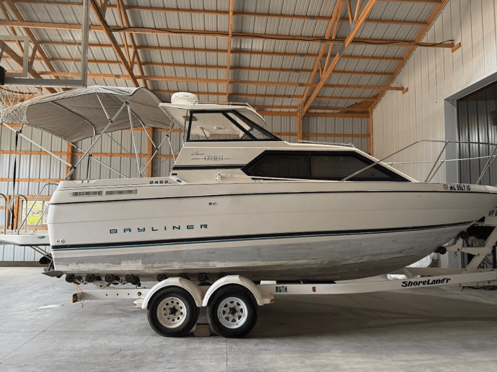 Ace  1996 Bayliner 2452 Ciera Express - National Vehicle