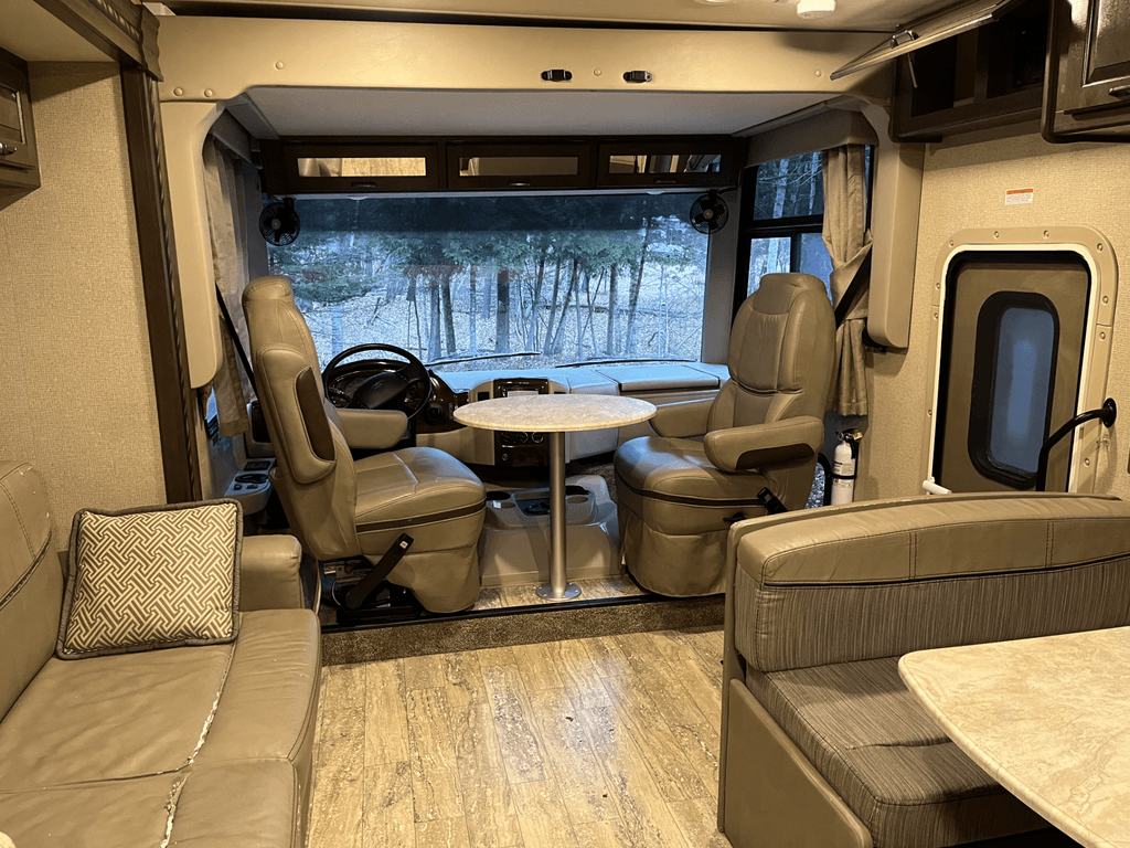 2018 Thor Motor Coach Hurricane 29M - National Vehicle