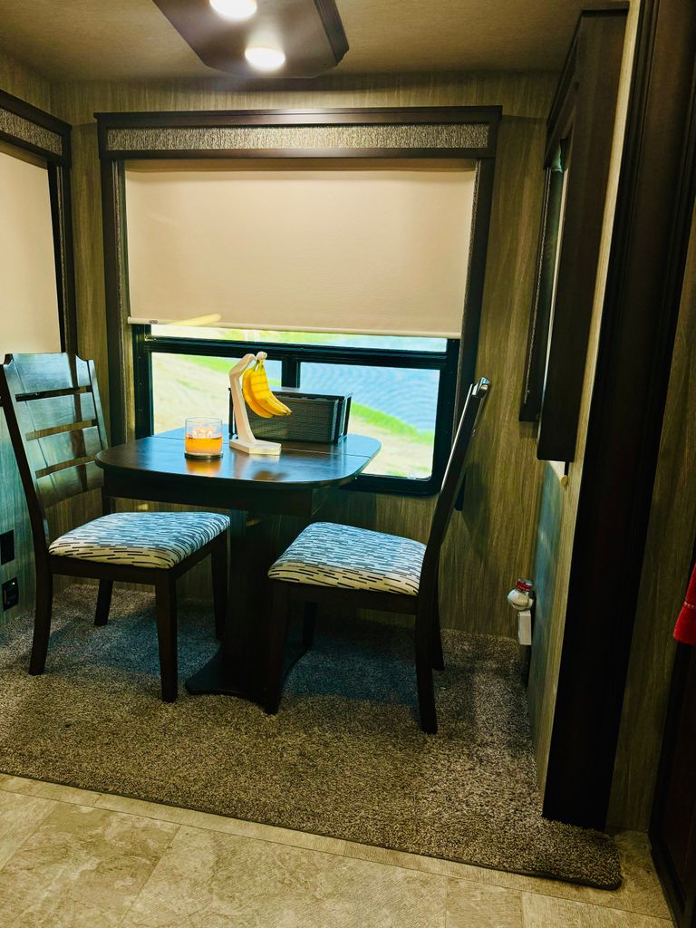 レトロポップ 2019 Heartland Big Country 3806RKD - National Vehicle