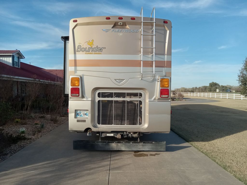 2006 Fleetwood Bounder 38N - National Vehicle