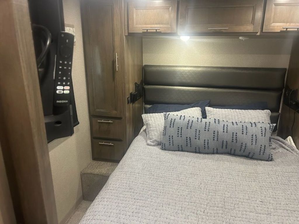 2021 Dynamax Isata 5 28SS 4X4 - National Vehicle