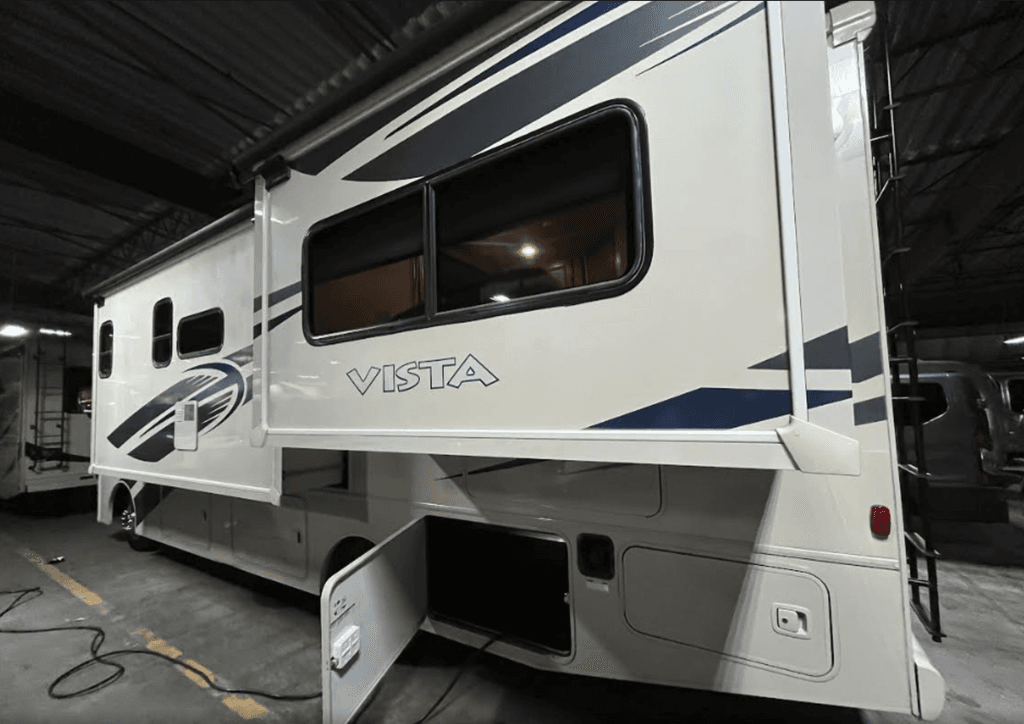 2018 Winnebago Vista 27PE - National Vehicle