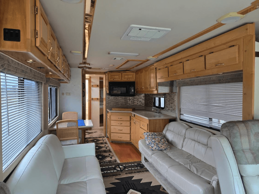 1998 Beaver Monterey 3600 - National Vehicle
