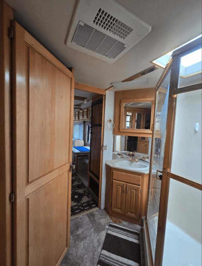 1998 Beaver Monterey 3600 - National Vehicle