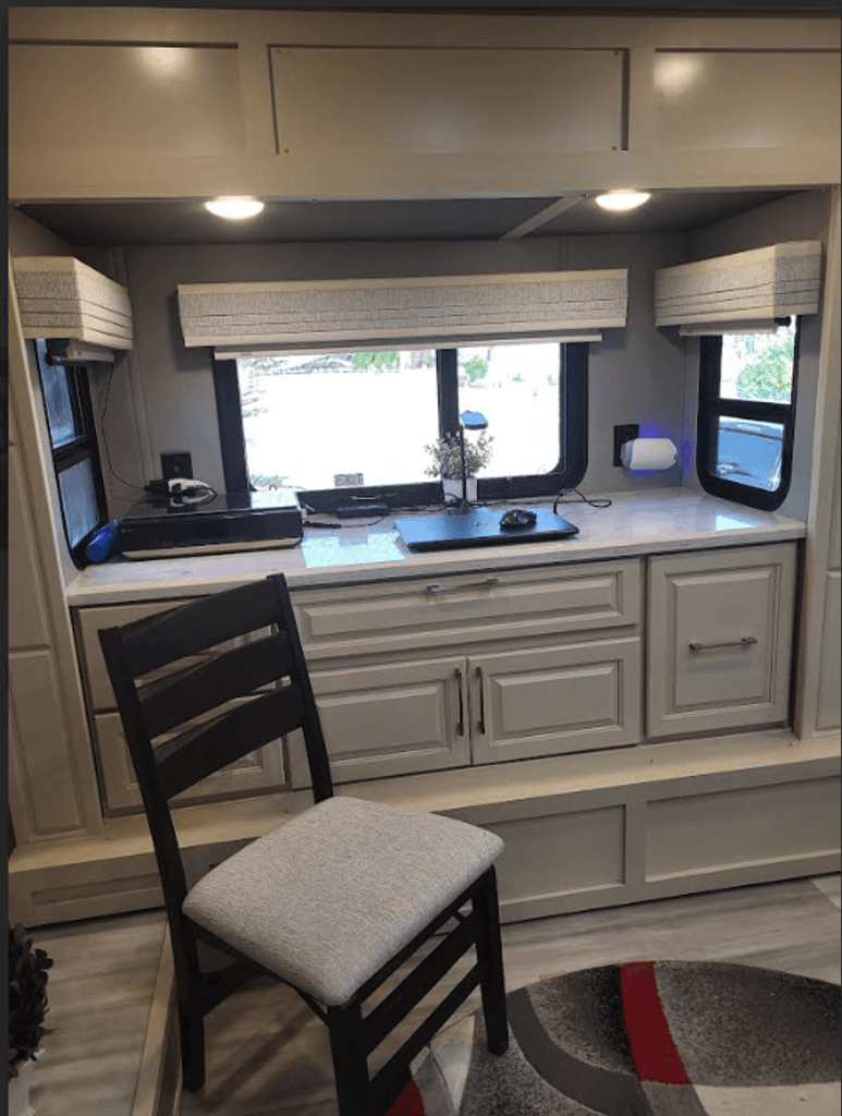 2022 Luxe Elite 44FL - National Vehicle