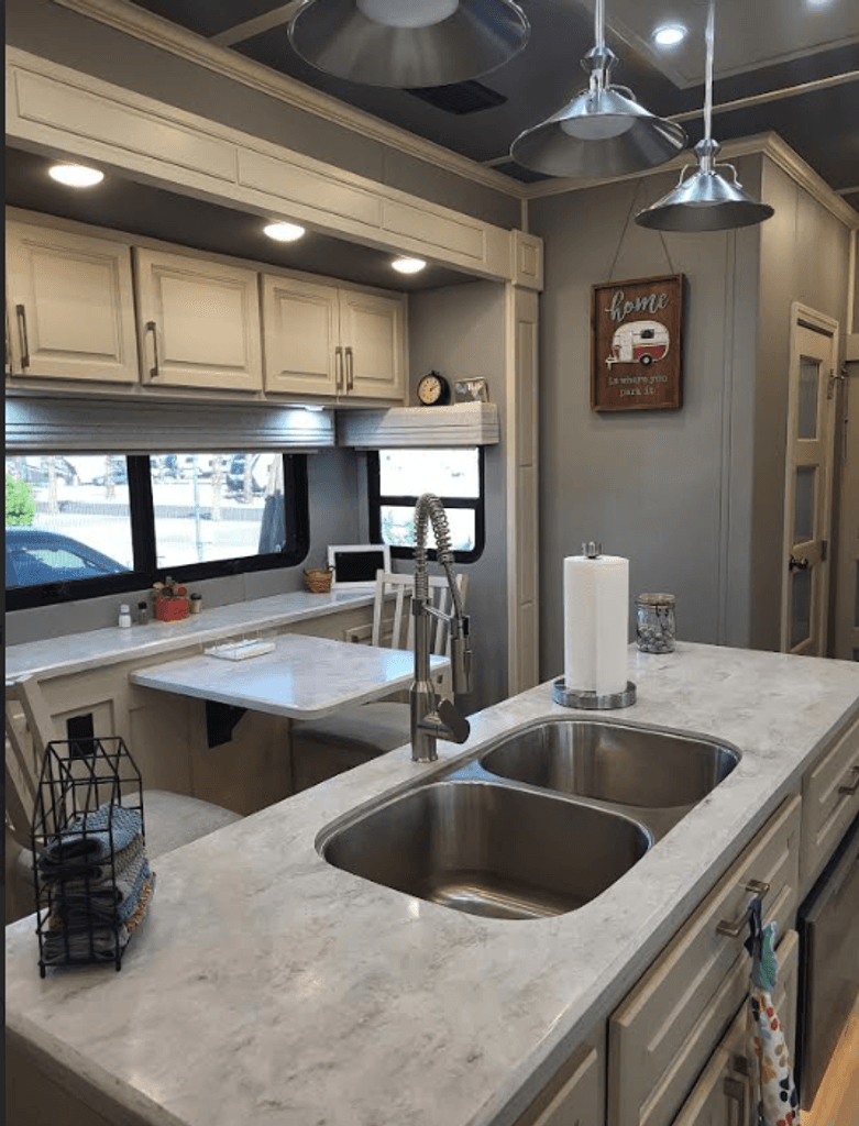 2022 Luxe Elite 44FL - National Vehicle