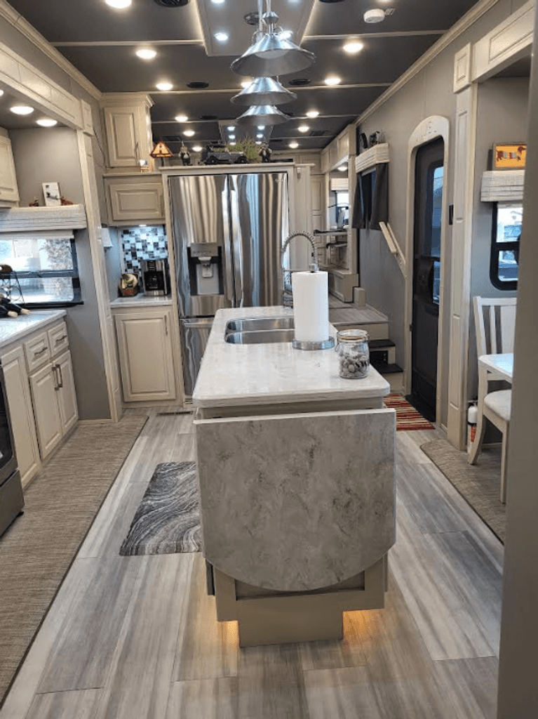 2022 Luxe Elite 44FL - National Vehicle