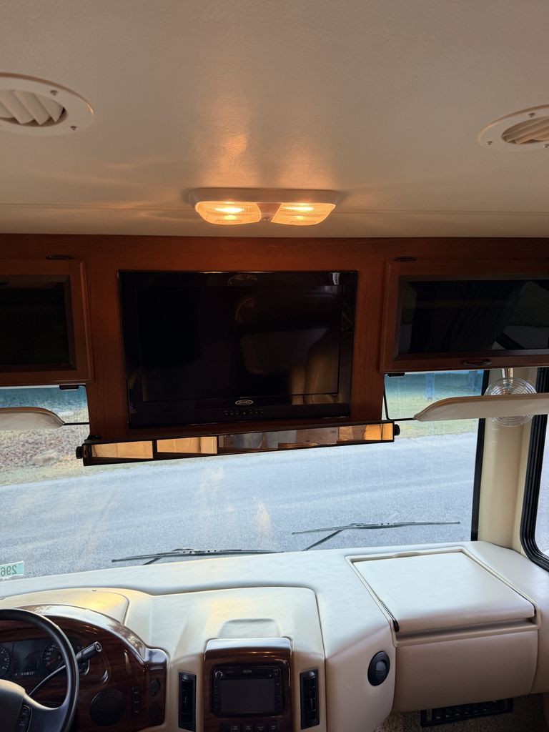 2013 Thor Motor Coach Hurricane 33G - National Vehicle