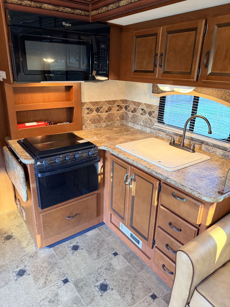 2013 Thor Motor Coach Hurricane 33G - National Vehicle