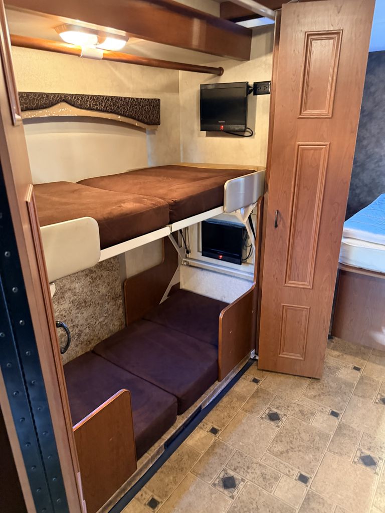 2013 Thor Motor Coach Hurricane 33G - National Vehicle