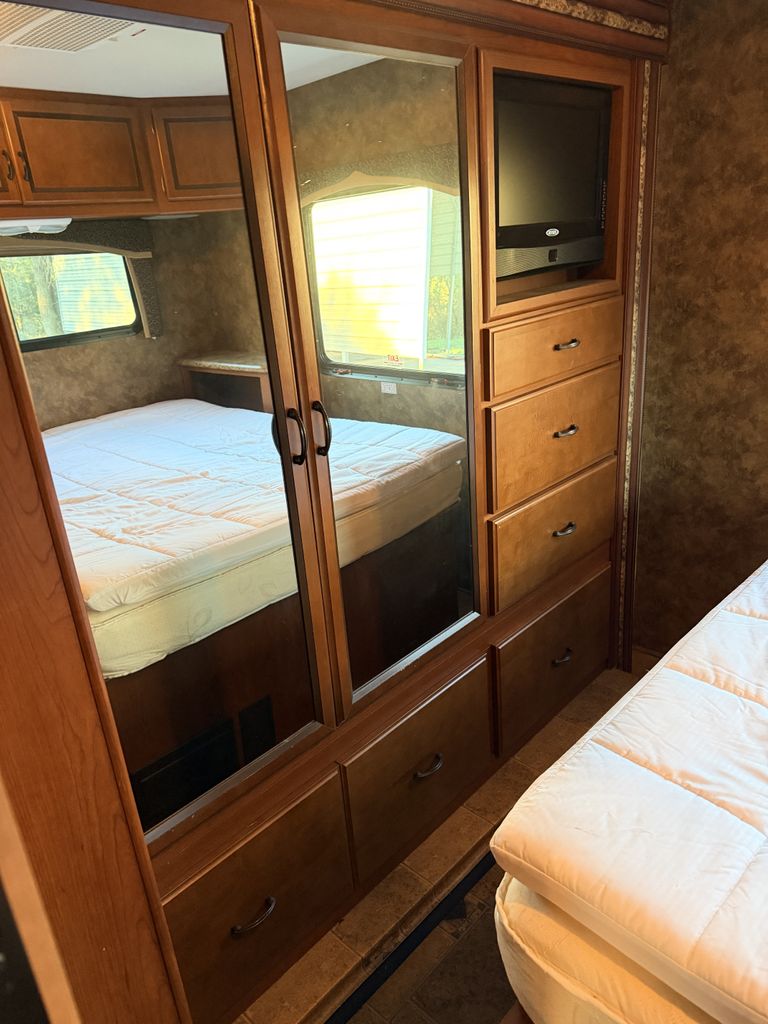 2013 Thor Motor Coach Hurricane 33G - National Vehicle