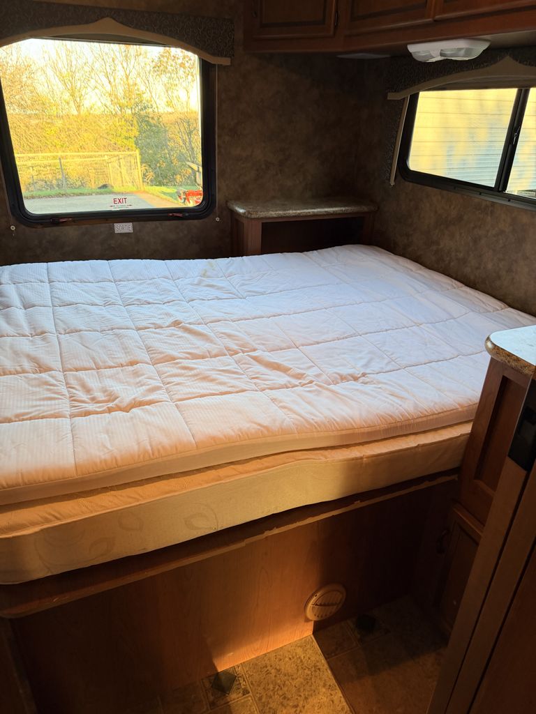 2013 Thor Motor Coach Hurricane 33G - National Vehicle