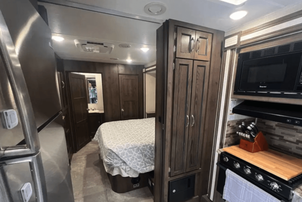 2020 Coachmen Freelander 32DS - National Vehicle