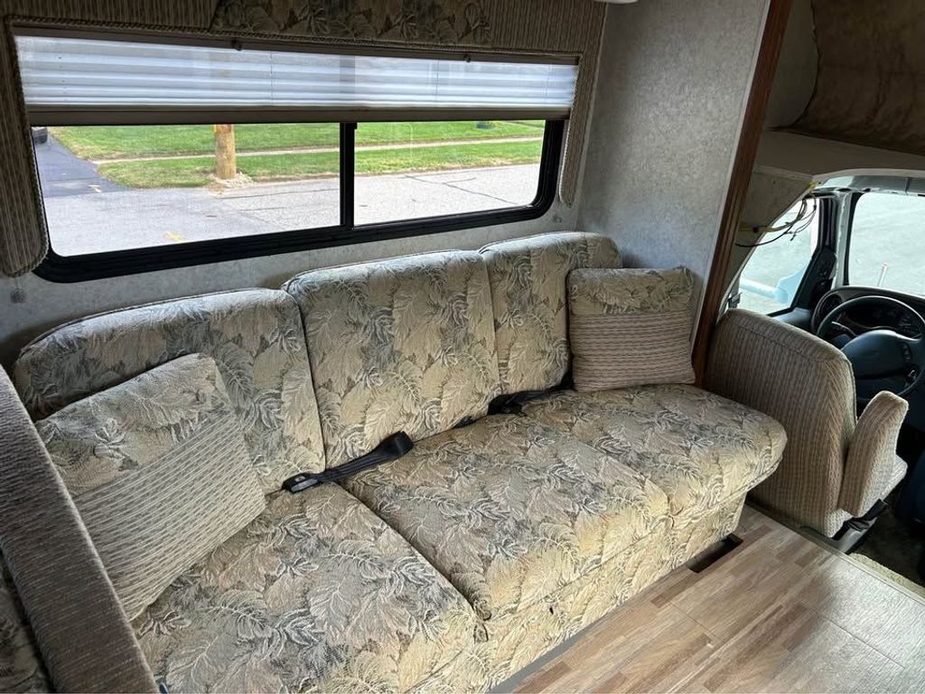 2002 Itasca Sundancer 31C - National Vehicle